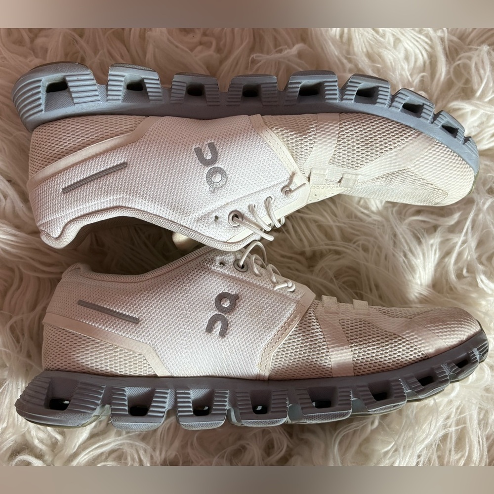 On Cloud 5 Running Shoes Women's Size 8.5
